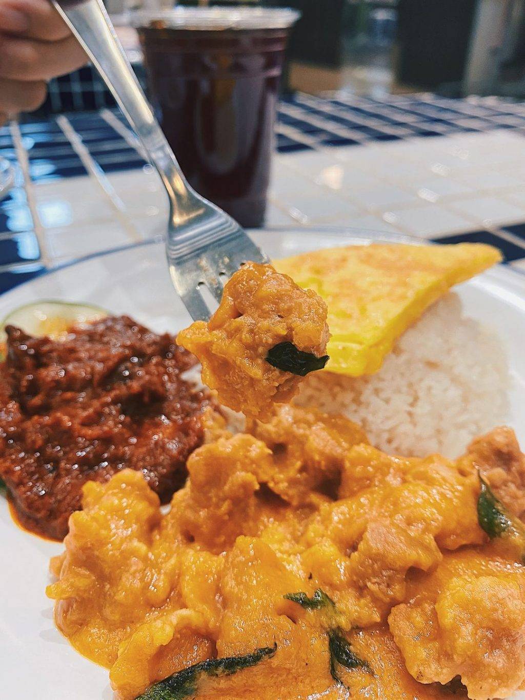 90年代HDB風餐廳“樓下”驚現Suntec，治愈系美食溫暖你的心和胃