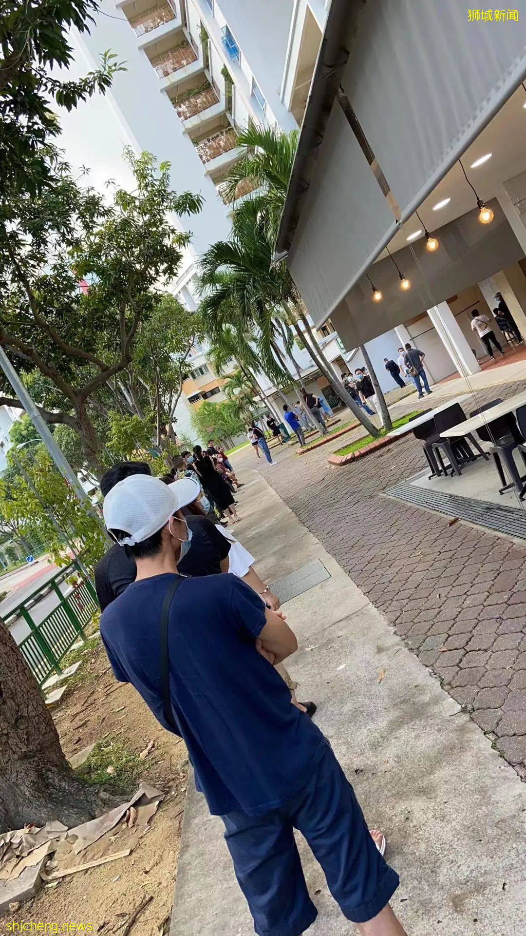 新加坡排隊瘋搶中國疫苗,人山人海驚動了警察!打完科興進入中國更容易