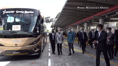 “他搭上新加坡马来西亚VTL首趟巴士，过关时才发现一个大问题”