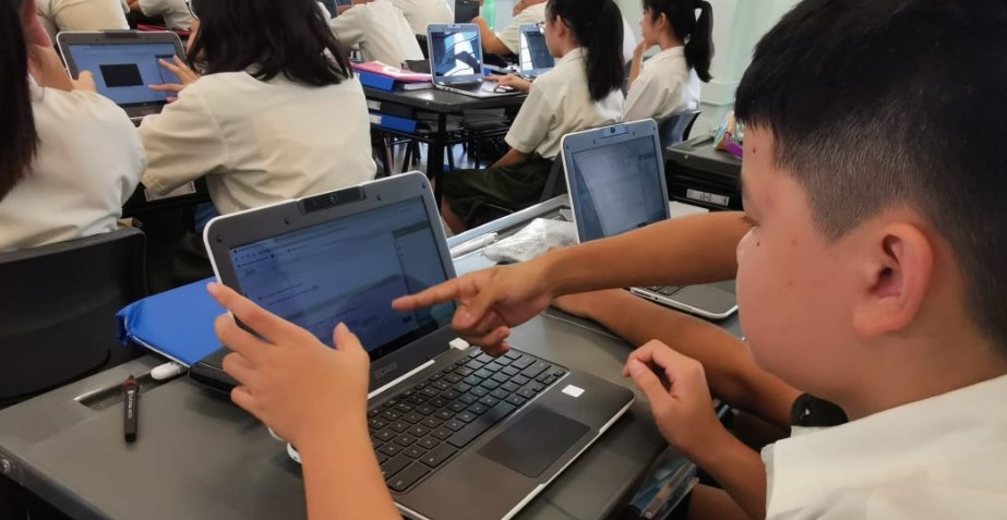 新加坡教育部推行全国数码学习计划！中学学生将配备个人学习电脑