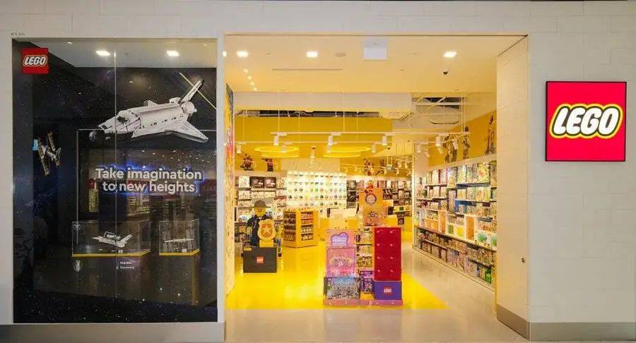 全島最大！新加坡樂高新店5大超牛體驗，虛擬拼裝、3.9米魚尾獅馬賽克牆、魔幻主題展