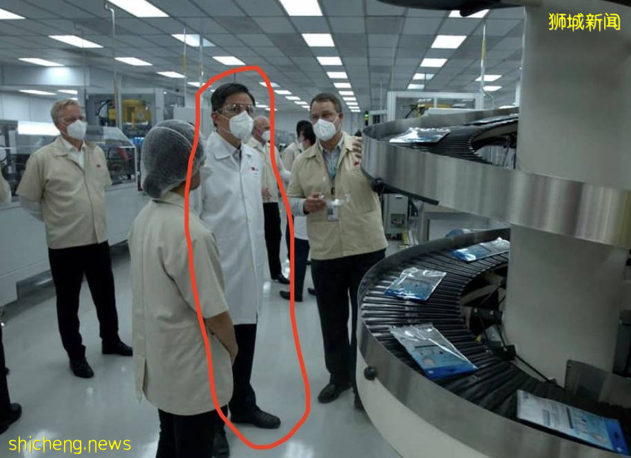 新加坡這個部長“親民值”爆表！注冊抖音賬號、自拍、曬小學證書