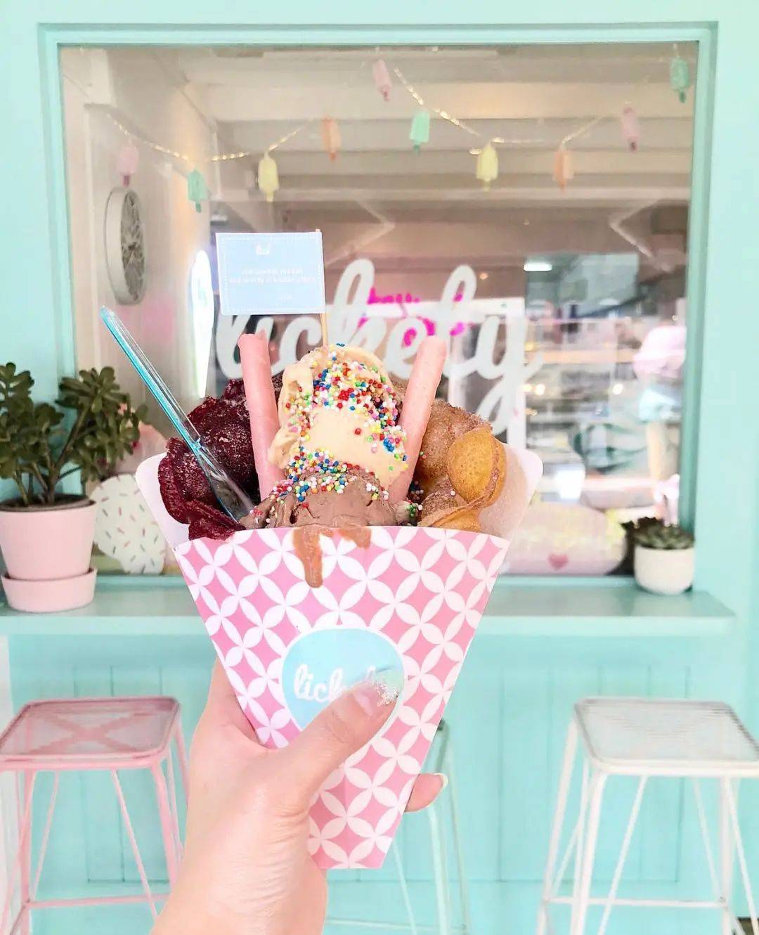 星辰流轉,過往不念,相逢的人還會再相逢