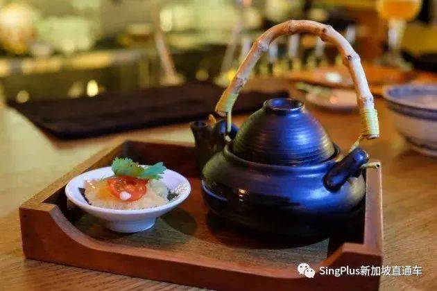 居然有人願意一天都泡在新加坡吉爾曼軍營?有點兒意思