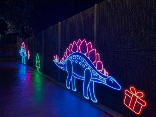 新加坡侏羅紀亮燈！說好的溜娃勝地怎麽像萬聖節的夜