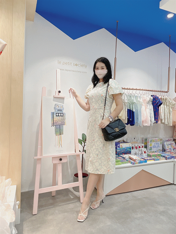 我们挖到了新加坡宝藏童装品牌,新年亲子装穿出了明星的感觉