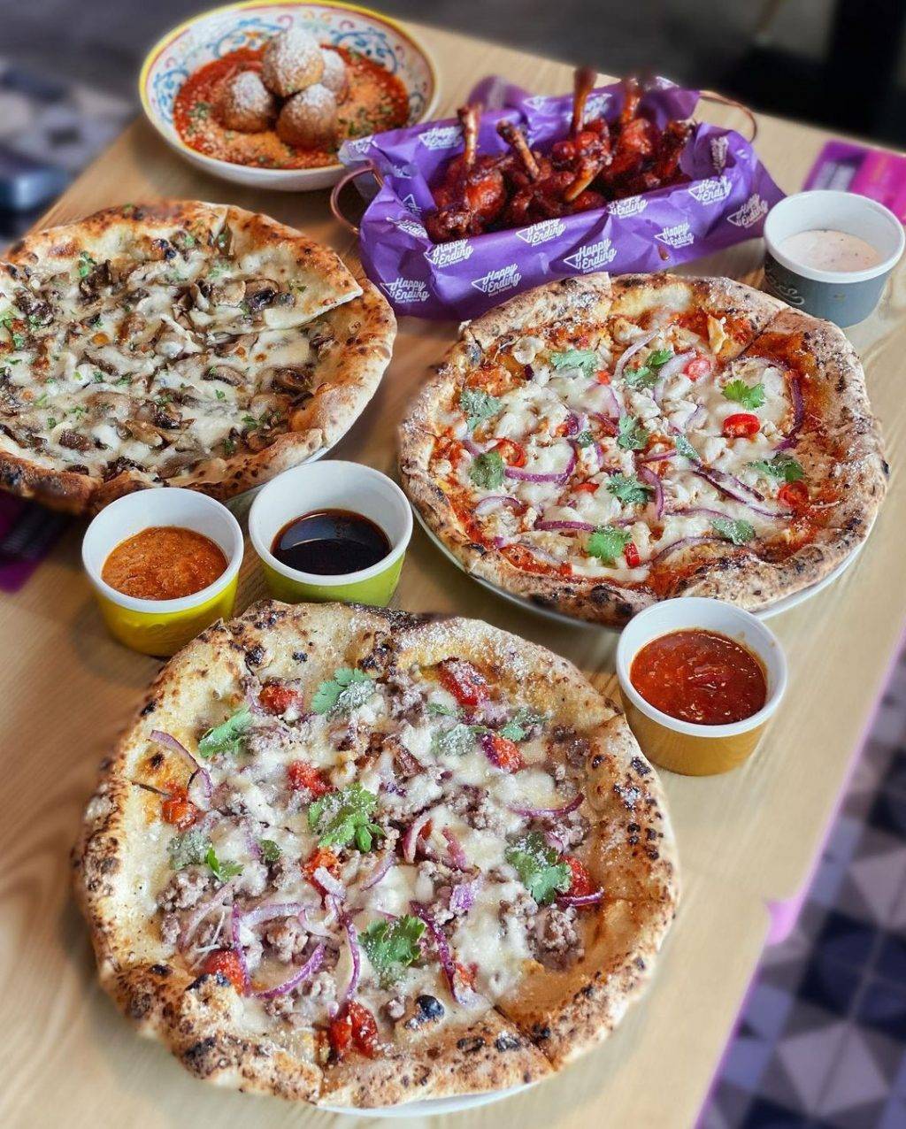 Happy Ending Pizza Parlour大膽創新🍕手工披薩：藍莓+榴梿+香蕉巧克力口味，美味只此這一家🤤