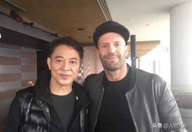 李连杰为何要移民新加坡?从功夫到电影再到慈善,看他经历了什么