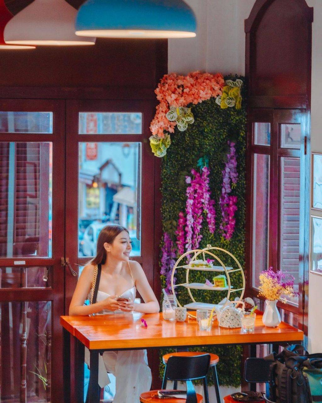 網紅爆款咖啡廳!隱藏在牛車水的“Sweetea Caffe”南洋風情、複古露台、浪漫一“夏”