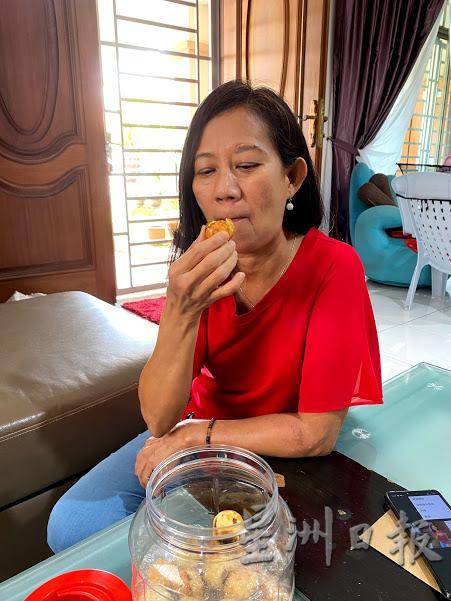 分隔馬新無法團聚 母女互送年餅解鄉愁