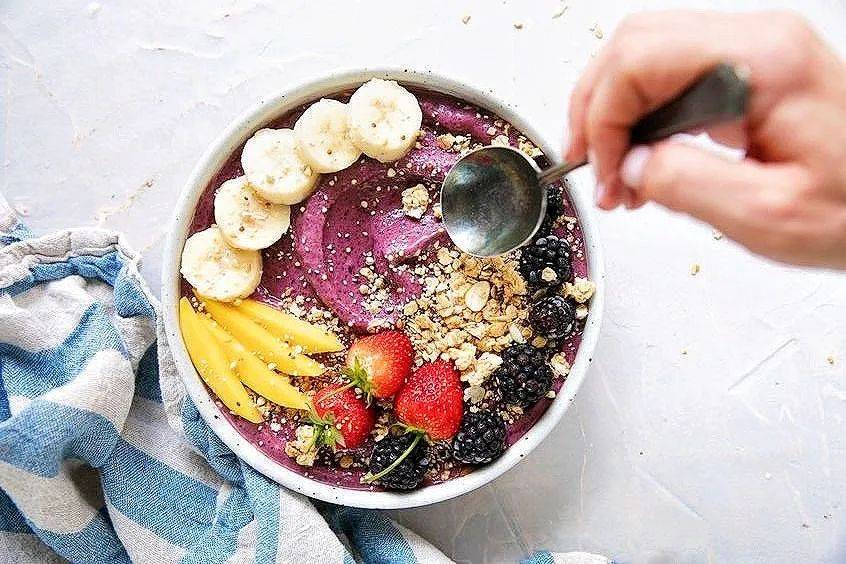 你與馬甲線之間，真的就只差一碗“Açaí Bowl”