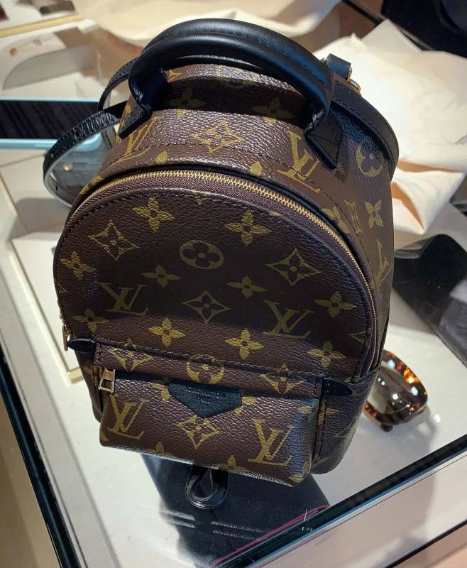 聽說很多人去了樟宜機場免稅區逛街？我們翹班去體驗了一把