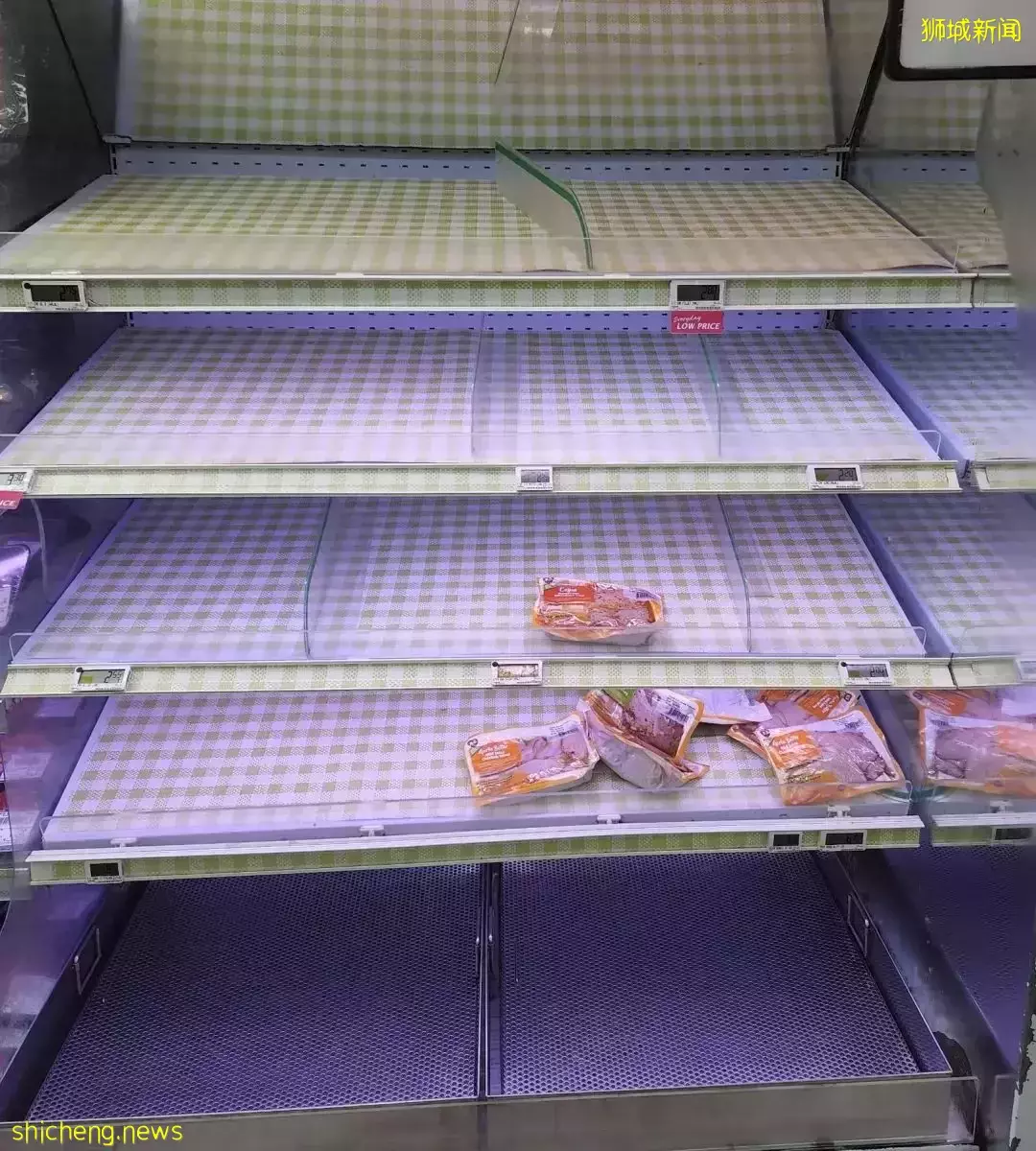 新加坡鸡肉鱼肉价格飙涨!他们排起长长长队,只为吃上这一口饭