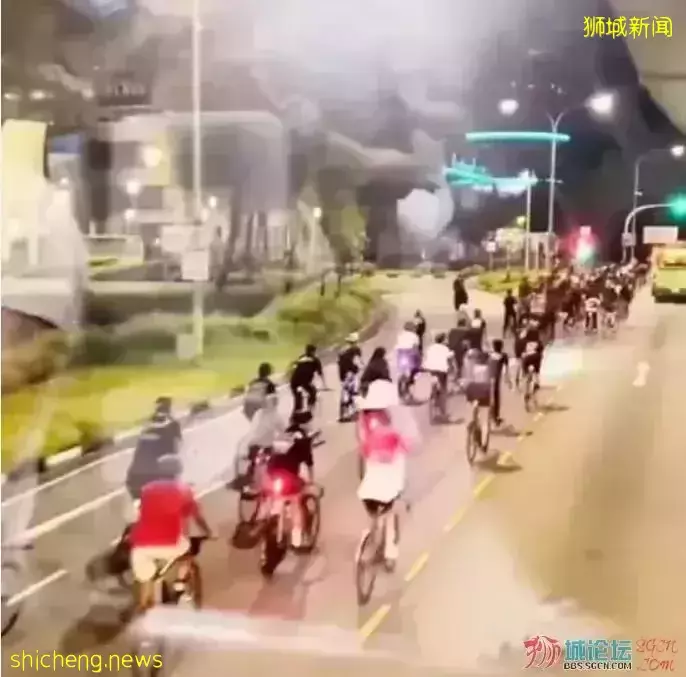 新加坡上百名腳踏車“霸占”巴士車道,公然挑釁、逼停大巴車