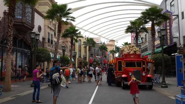 新加坡大部分是华人,但是官方语言是英语,李光耀究竟做了什么