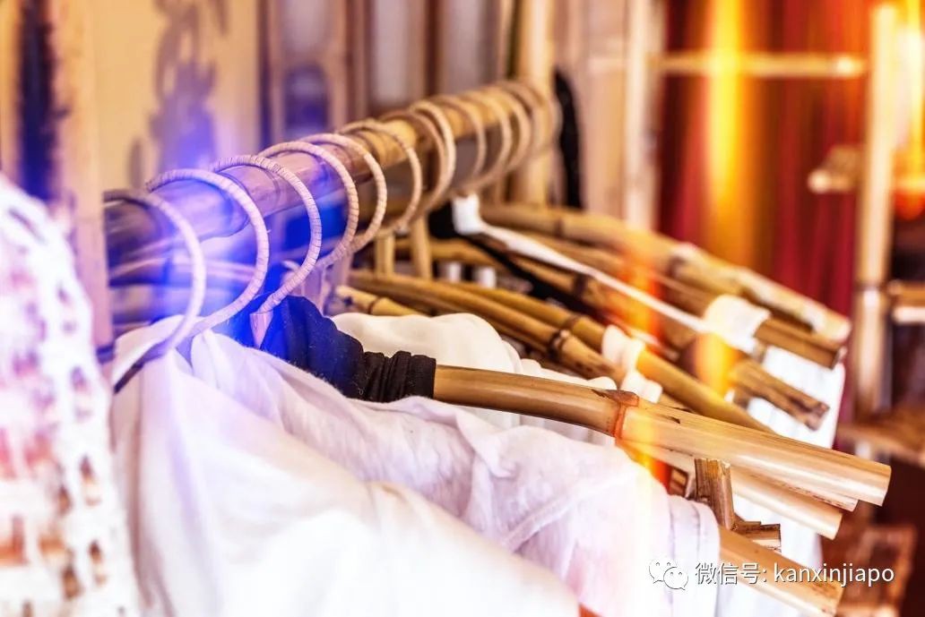 网友爆新加坡服装店内幕，业绩差罚青蛙蹲、胖了罚钱