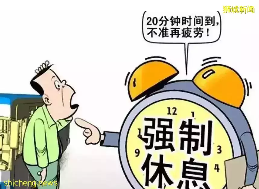 新加坡女警在大学里开警车居然睡着了,杯具啦!杯具啦!杯具啦