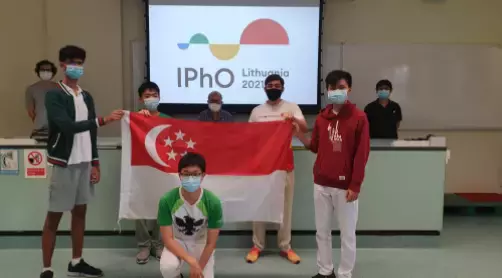 新加坡华侨中学举办国际青年论坛,数百名不同国家学生参与会议