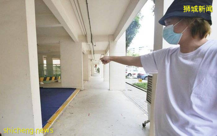 闯灵堂 夺剪刀 赤膊男 刺伤 红衣男