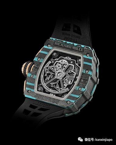 林俊杰耍帅玩自拍，网友惊呼：这得要一百万新币呀~