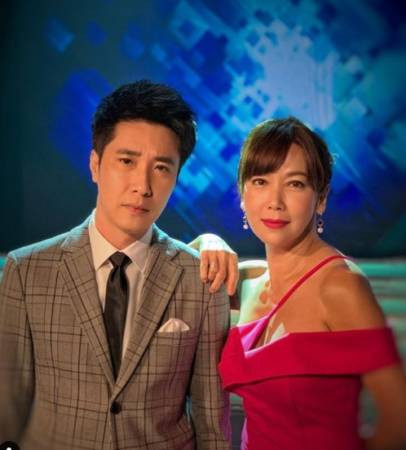 露左肩右肩還是雙肩? 鍾琴主持服裝遭批評不得體