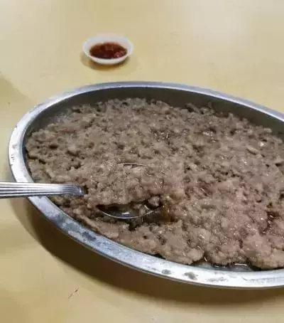 新加坡这款油鸡不配辣椒酱姜蓉,卤水还有蚯蚓,让老饕医生一路支持