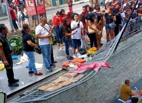 【乌节路恐 怖车 祸】休旅车疑U时闯祸 失控撞上一群女佣