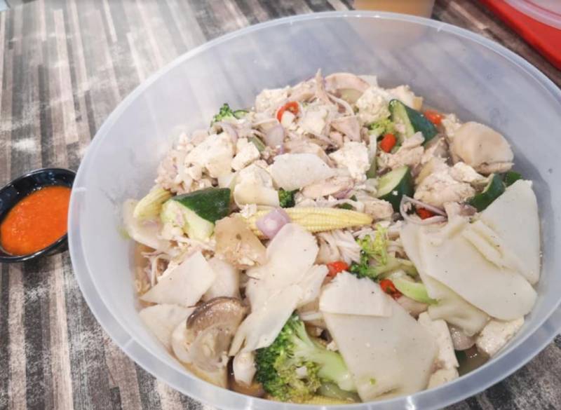 原来新加坡也吃的到台湾盐水鸡!鸡汁吃起来超香