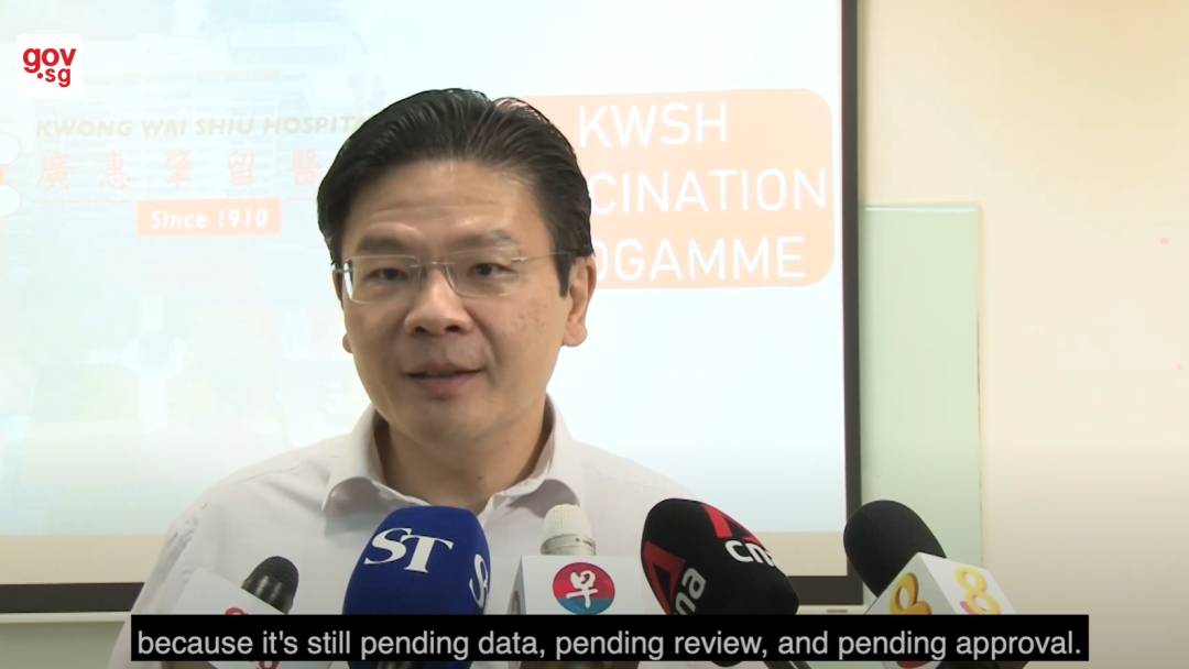 新加坡抗疫组长撸起袖子开打,劝大家不要等“某疫苗”了