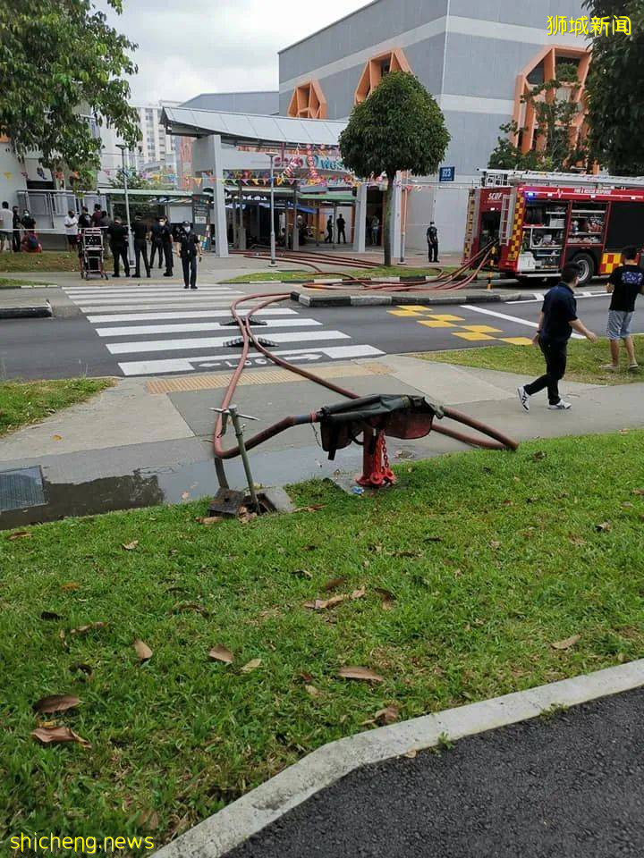 恐怖！新加坡這個食閣煤氣罐爆裂，發生大火！兩小夥勇敢救急