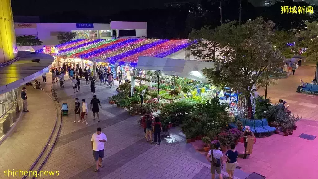 大巴窑的居民看过来!Courts前面的夜市已开始了~近40个摊位打造美食街,吃喝玩乐全都有👍