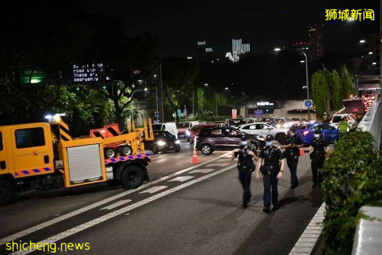 視頻曝光!新加坡多車連撞致1死6傷!羅厘側翻、小車起火濃煙滾滾