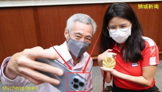 新加坡总理与残奥冠军秀自拍,眼尖网友发现:十三香!十三香