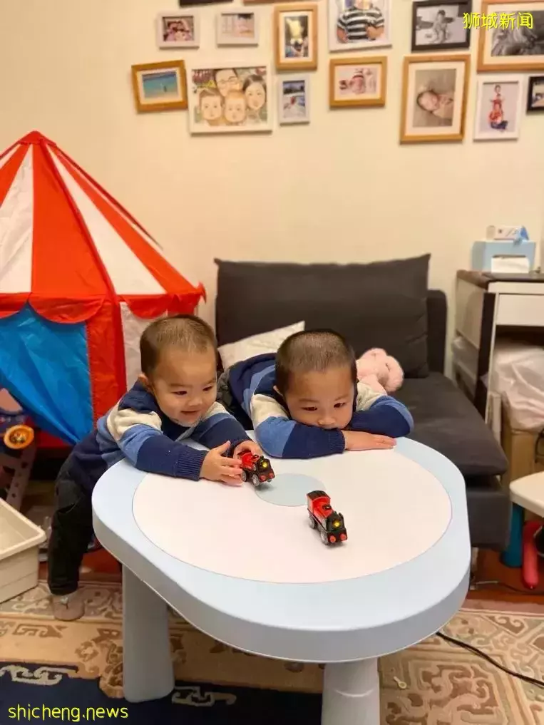 “在中国我家娃只爱玩具，来新加坡后他却能中英自主阅读~”