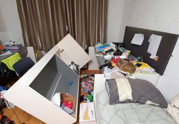 宿舍书架突掉落 南大生砸破头