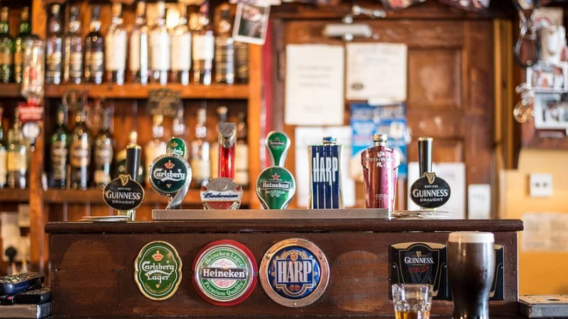 贸工部：即日起本地三间酒吧获准试行重开