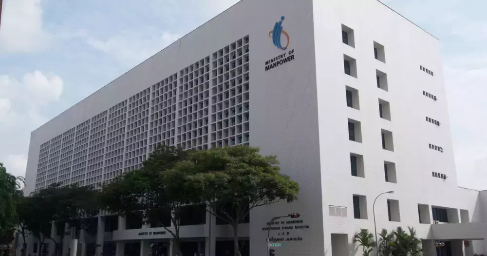 “我家女佣每晚带男友回家,被我捉奸在床......”