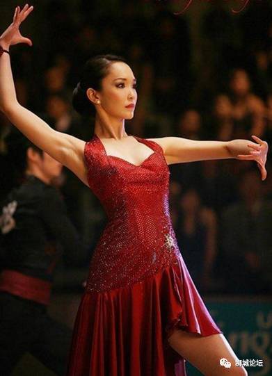 新加坡第一美女~成龙甄子丹都给她配戏~如今她却要给别人配戏~