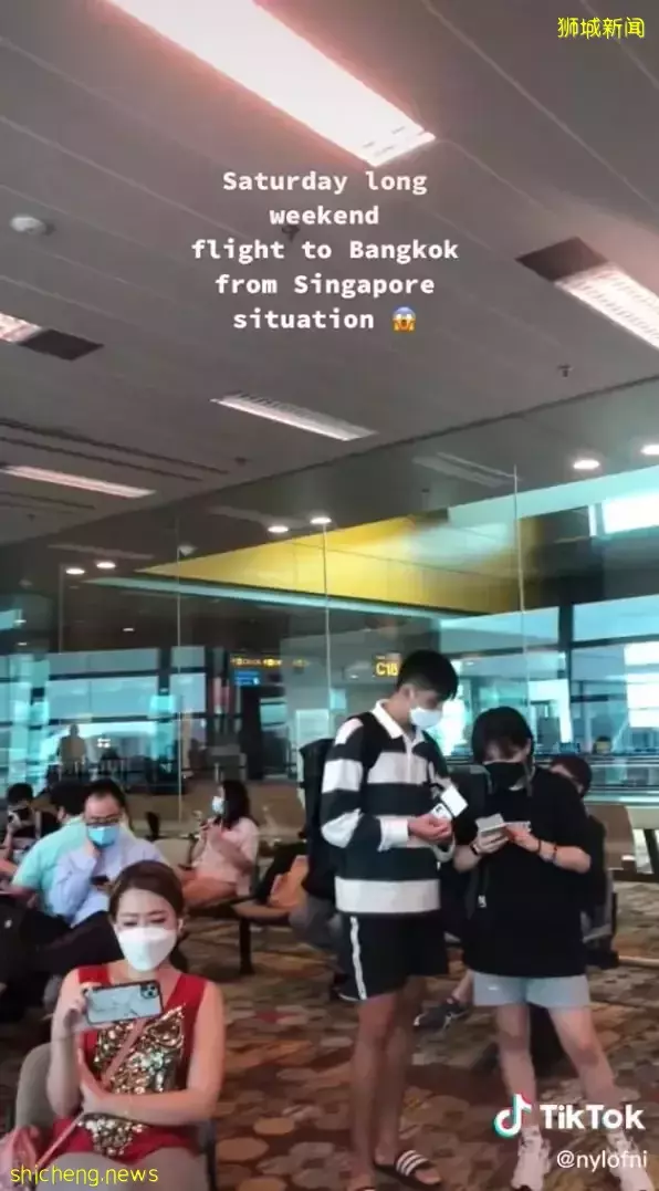 曼谷機場被新加坡人擠爆！小長假期間，新加坡到處都是人從衆