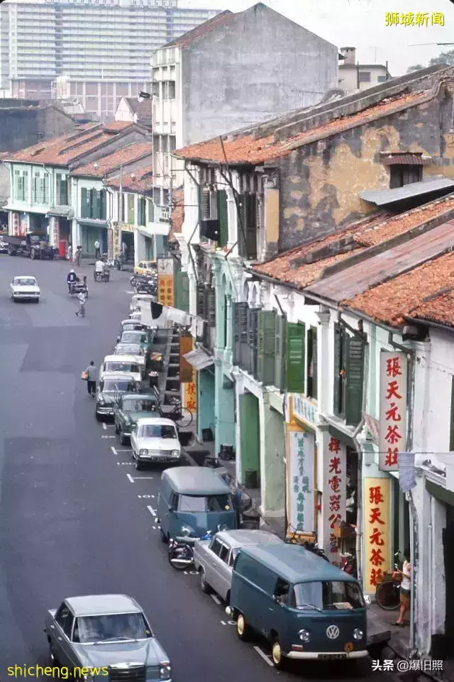 45 張照片，捕捉 1971 年新加坡的街景，來尋找中華文化的痕迹吧