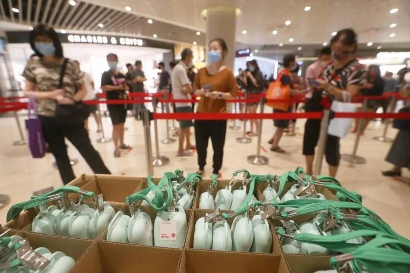 新加坡全岛100个高人流地点，将设“合力追踪”携手防疫器流动派发站