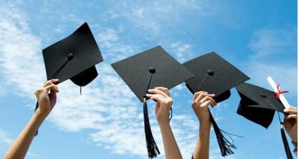 读语言类专业的小伙伴注意了！新加坡国大、南大“降分加面”了！