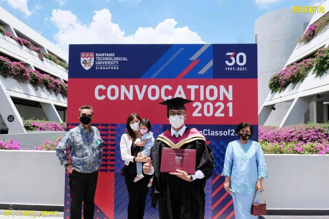 南洋理工大學舉行2021屆線下畢業典禮，新加坡總統出席