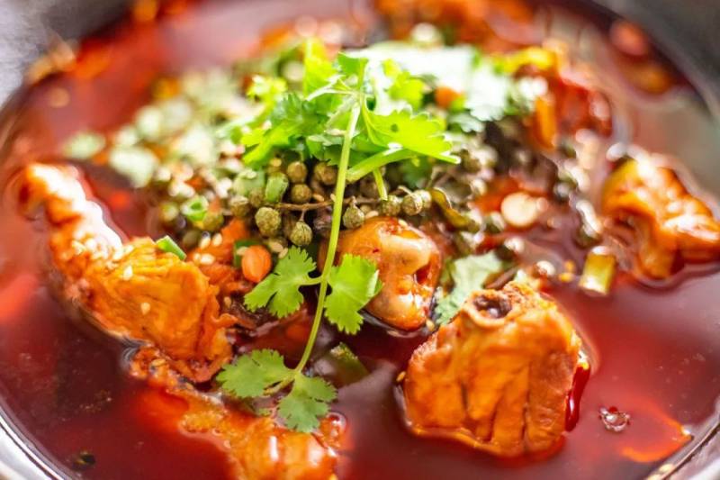 胖胖鸡携新装修强势回归!鸡公煲串烧自助买一送一,无限量供应