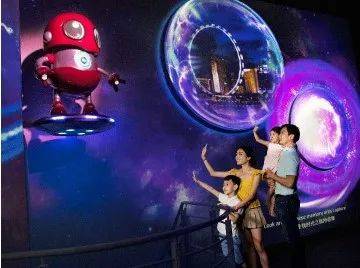 新加坡摩天轮推出全新导览“时光之旅”，穿越时空至700年前