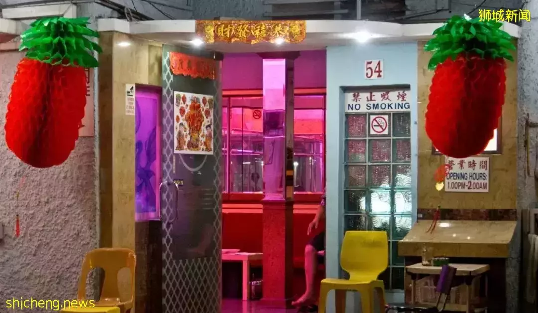 實拍新加坡夜店人浪起伏大狂歡，他爲挂花場女郎豪撒錢！下周病例一天2萬