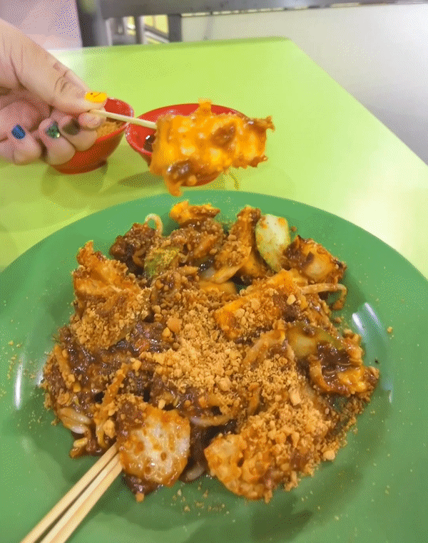 隐藏在新加坡小贩中心的地道美食！开业48年，这样食物最多回头客