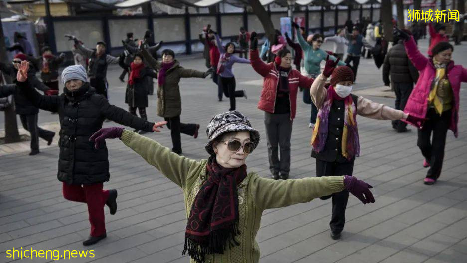 羡慕了，中国十多个省市养老金17连涨！！而新加坡的养老却