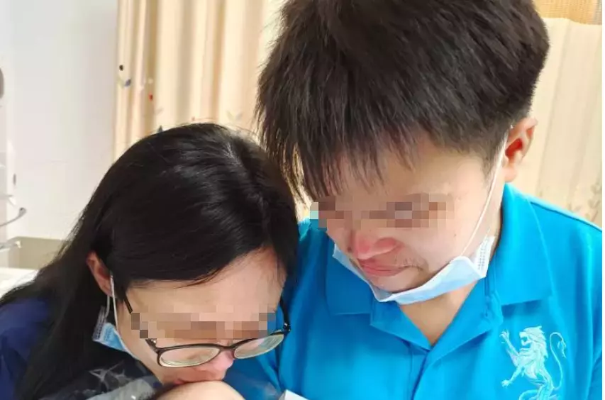 人間慘劇!六個月大嬰兒死在保姆家,新加坡阿姨:我願意下跪