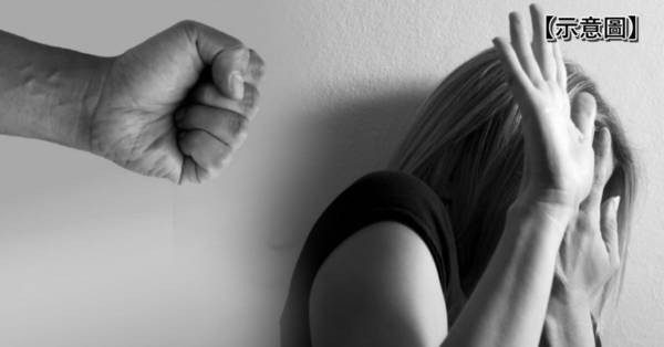 妻子拒绝一起回家   莽夫当街扯头发  还打伤德士司机